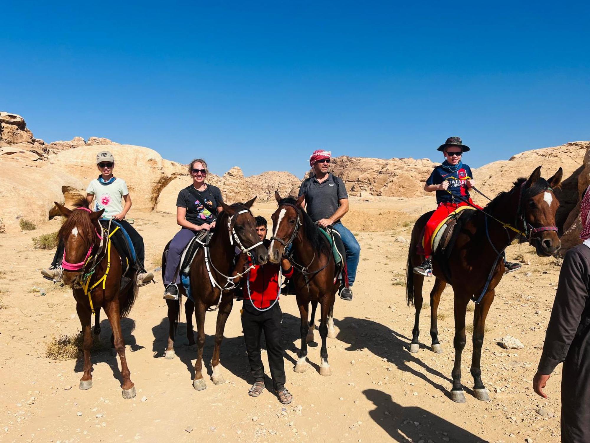 Petra Royal Ranch Bed and Breakfast Wadi Musa Buitenkant foto